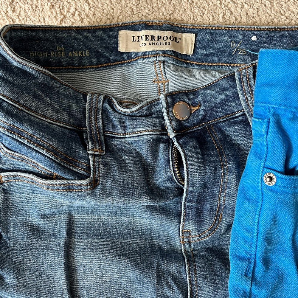 Stylish Denim and Blue Jeans Set - Picture 2 of 4